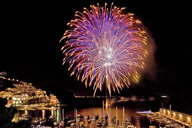 das Feuerwerk am  Hafen