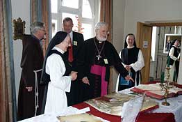 Bischof Egger besucht die Ausstellung
