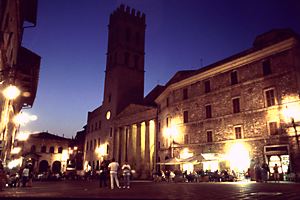 Assisi: Piazza del Comuno mit dem Tempel der Minerva