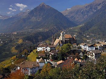 Schenna - im Hintergrund Dorf Tirol
