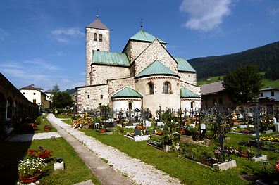 die Stiftskirche in Innichen