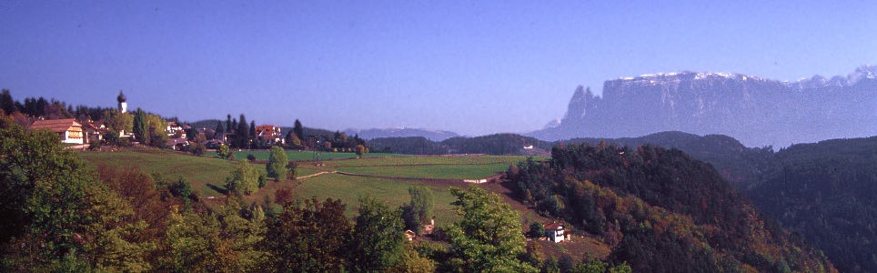 Oberbozen auf dem Ritten - im Hintergrund der Schlern
