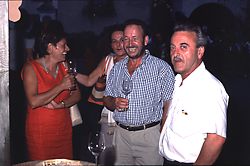 Werner Schmid (rechts) mit Freunden